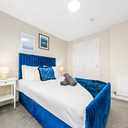 Holiday home Modern 5 Bedroom Townhouse With Free Parking