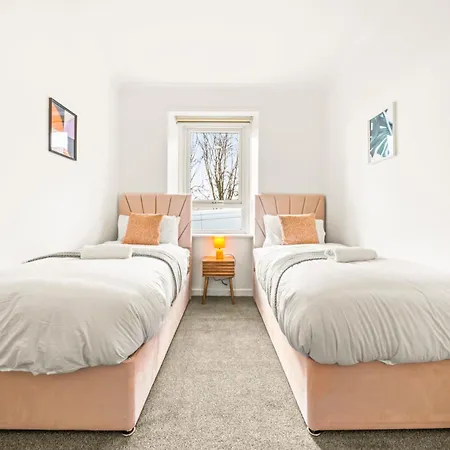 Cosy And Bright 3-bedroom Flat