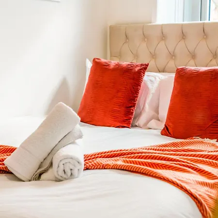 Cosy And Bright 3-bedroom Flat גלאזגו