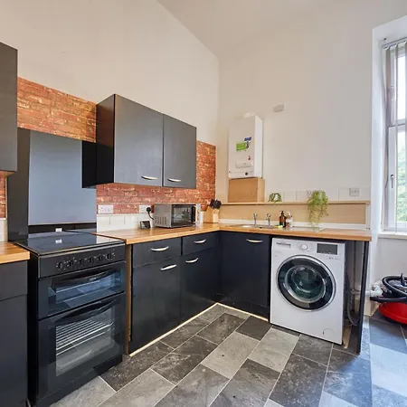 Group 4br Sleeps 11 Near Ibrox Parking Glasgow