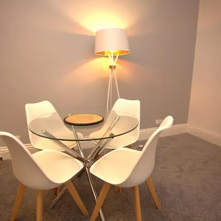 Renovated West End Flat In Apartament *