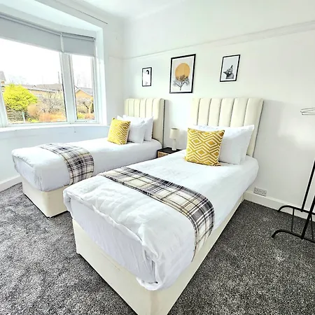 Charming 3-bed Oasis-free Parking Holiday home Glasgow