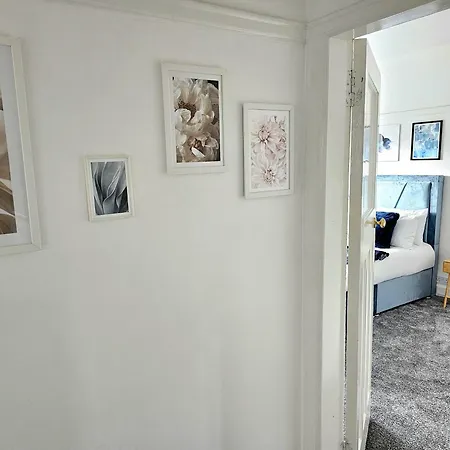 Charming 3-bed Oasis-free Parking