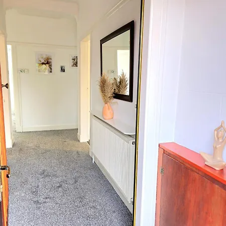 Charming 3-bed Oasis-free Parking Holiday home *