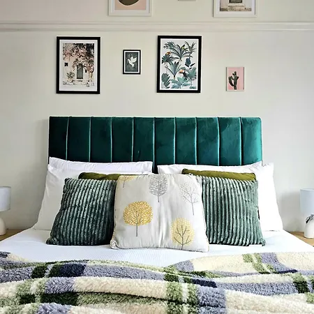 Charming 3-bed Oasis-free Parking Holiday home *