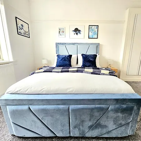 Charming 3-bed Oasis-free Parking Holiday home