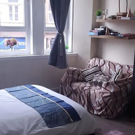 Cosy And Bright 3-bedroom Flat