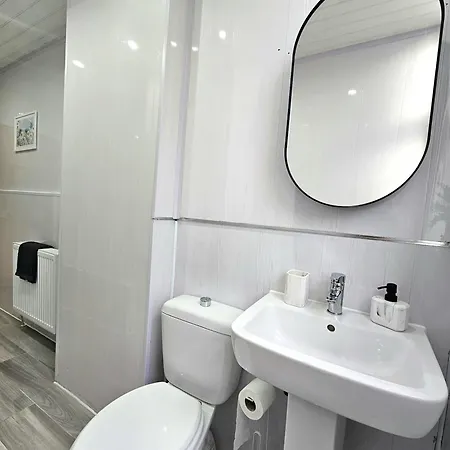 Spacious Haven With Free Parking 格拉斯哥