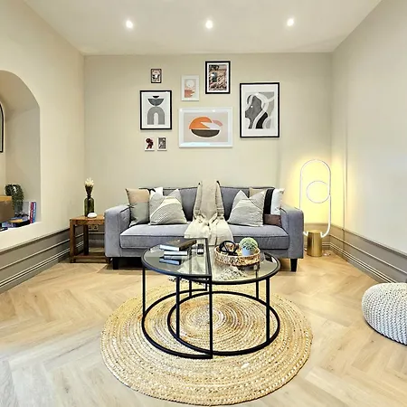 Newly Renovated Gem - Free Parking & Modern Comfort 글라스고