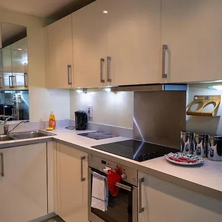 Meadowside Quay 2br Luxurious Glasgow