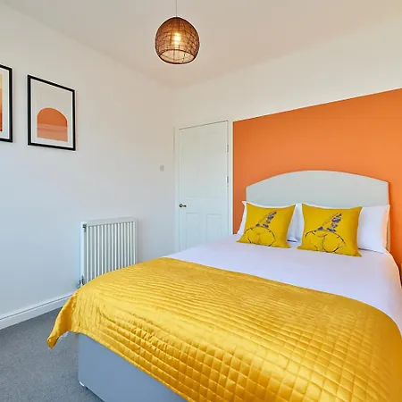 Walk To Hydro And Sec Modern 3br Free Parking Apartment *