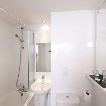 Leonardo West End 3*