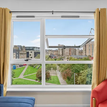 Modern 2-bedroom Flat In Centre, Near Galsgow Apartmán