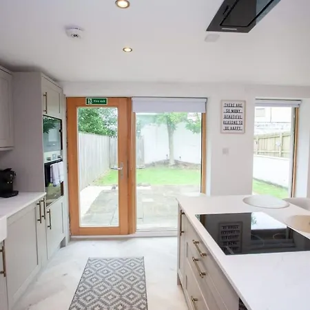 Newly Renovated 3 Bedroom Modern House