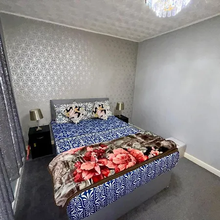 Likewise Modern Two Bedrooms For 4 In Area