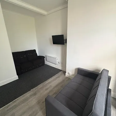 West End Traditional Flat With Free Parking * Глазго