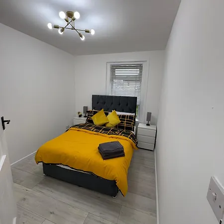 Cozy 3 Bed Home, Free Parking 8 Min To Centre Apartmán