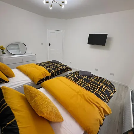 Apartmán Cozy 3 Bed Home, Free Parking 8 Min To Centre