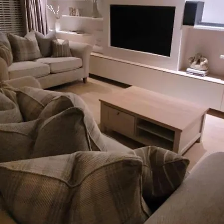 Сasa de vacaciones 3 Bedroom Sleeps 6 Free Parking