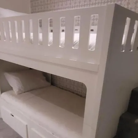 3 Bedroom Sleeps 6 Free Parking Glasgow