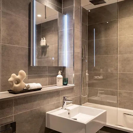 The Wellington By Adina Hotel