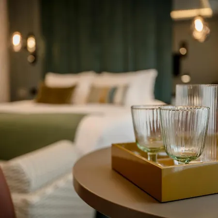 Hotel The Wellington By Adina 4*