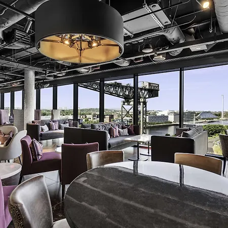 Hotel Radisson Red Hotel, 4*