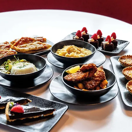 Radisson Red Hotel, Hotel 4*