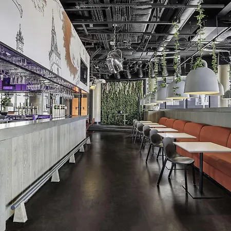 Radisson Red Hotel, 4*