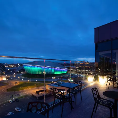 Radisson Red Hotel, Hotel