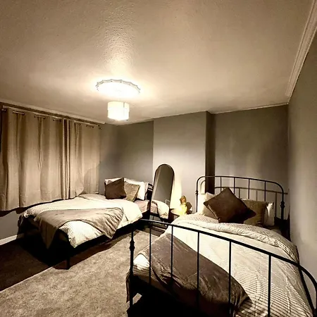 Cozy Corner-sleeps 8 Guest Entire House Very *