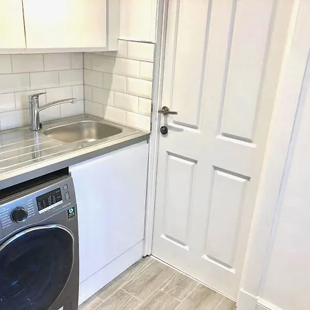 Byevo Almar - Close To And Airport - Perfect For Contractors Or Large Groups Glasgow