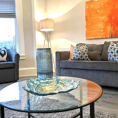 Byevo Almar - Close To And Airport - Perfect For Contractors Or Large Groups