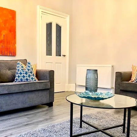 Byevo Almar - Close To And Airport - Perfect For Contractors Or Large Groups * Glasgow