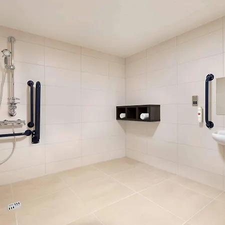 Ramada By Wyndham East Kilbride גלאזגו