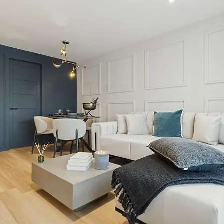 2br West End Near Botanic Gardens