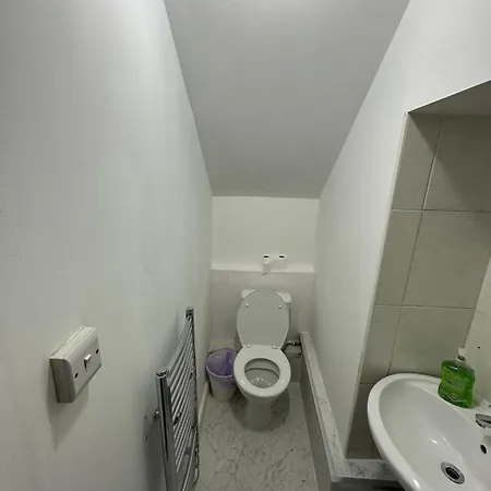 Victorian 5 Bedroom House Free Parking Sse *