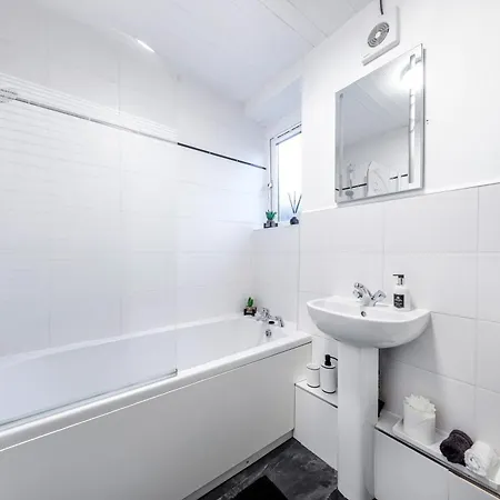 Cosy 3 Bed Flat In Kings Park Апартаменты Глазго