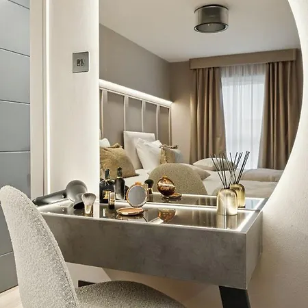 2br West End Near Botanic Gardens