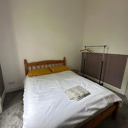 Victorian 5 Bedroom House Free Parking Sse Apartment *