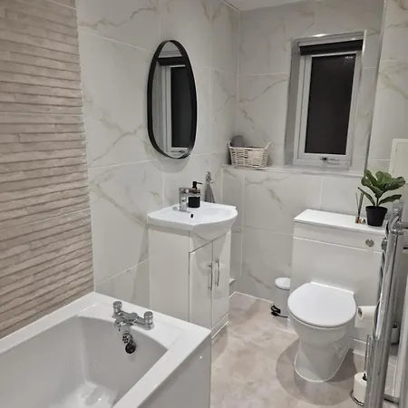 Appartement Modern In West End, Free Parking *