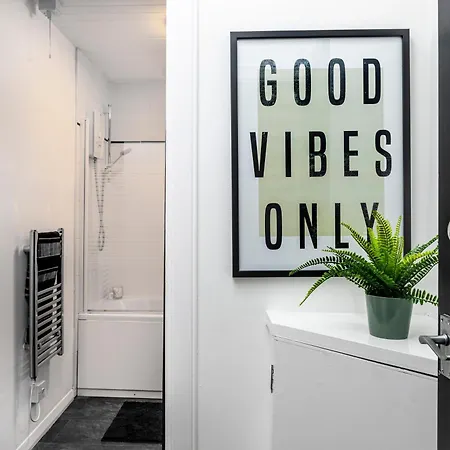 Cosy 3 Bed Flat In Kings Park *