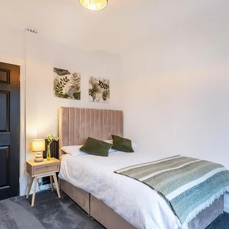 Cosy 3 Bed Flat In Kings Park * Глазго