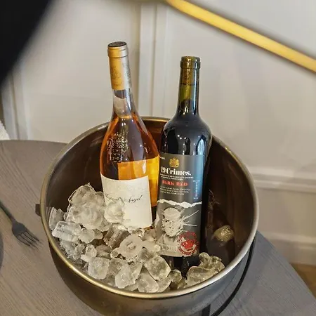 2br West End Near Botanic Gardens *