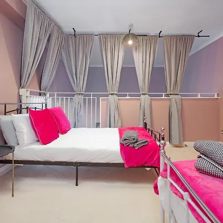 アパート 5 Bed Finnieston Skyhigh Duplex With Parking グラスゴー