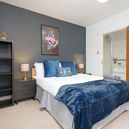 5 Bed Finnieston Skyhigh Duplex With Parking