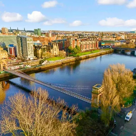 Centre G1 Penthouse With Riverviews - Duplex - 4 Bedrooms, 3 Bathrooms, Kitchen, 1 Living Room, 1 Dining Room, 2 Terraces, Parking, Floor, 2050 Sq Ft, Merchant Apartament