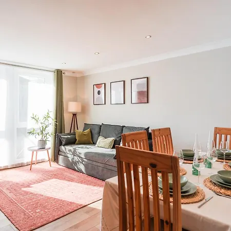 Henderson House - West End 3 Bedroom Family Σπίτι διακοπών