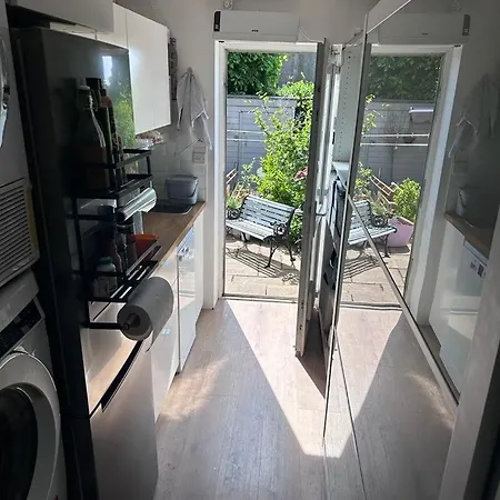 Peaceful And Stylish Garden Flat Close To Transport And Centre Appartamento