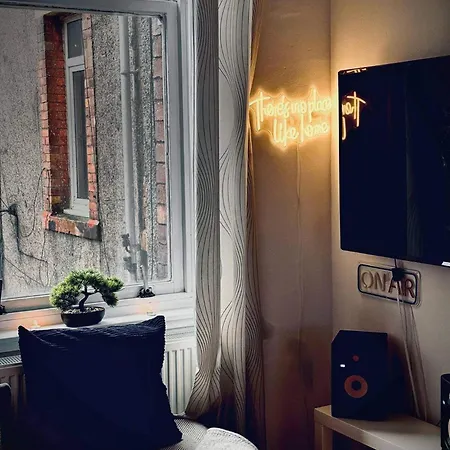 West-end 2 Bed Flat Entire Place W Free Parking דירה גלאזגו